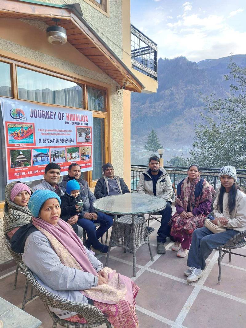 Delhi to Manali Winter Tour: Solang Valley Snow Games, Mall Road & Local Cafes